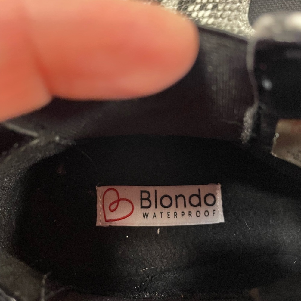 Blondo Snakeskin Waterproof Ankle Boots Size 8M - Picture 6 of 8